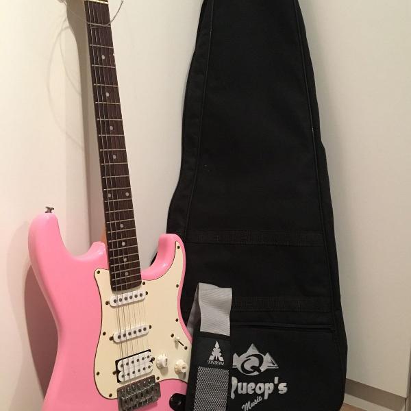 guitarra eagle rosa com capa protetora e prendedor