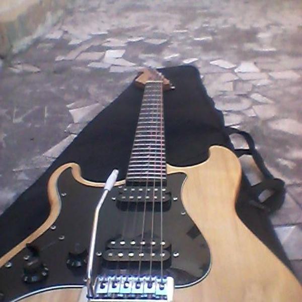 guitarra stratocaster hh