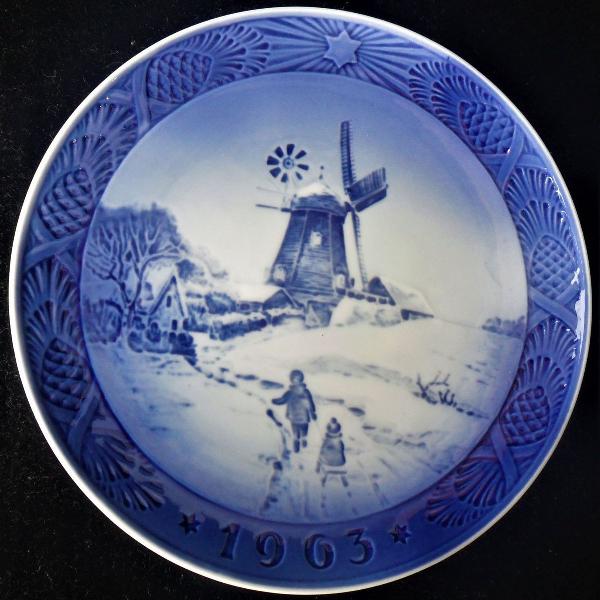 lindo prato de parede em porcelana, royal copenhagen 1963