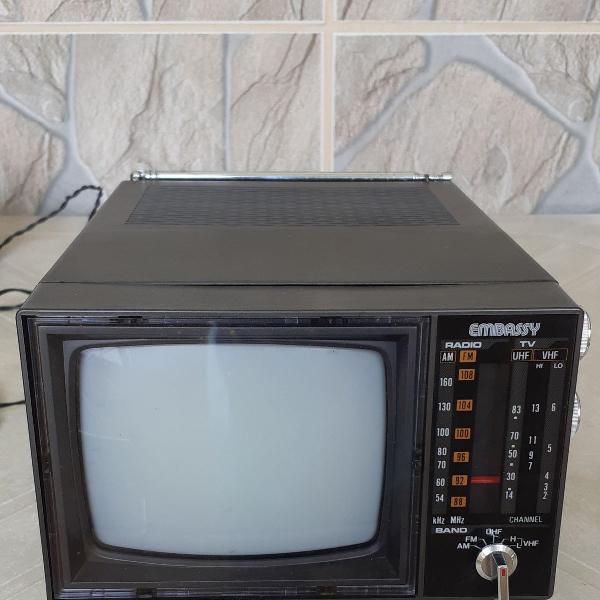 tv portátil preto e branco 5"