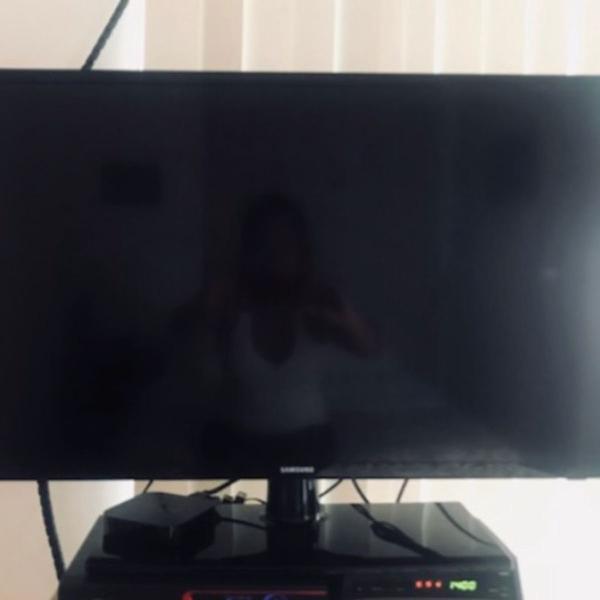 vendo tv samsung semi nova 32 polegadas model un32f4200ag