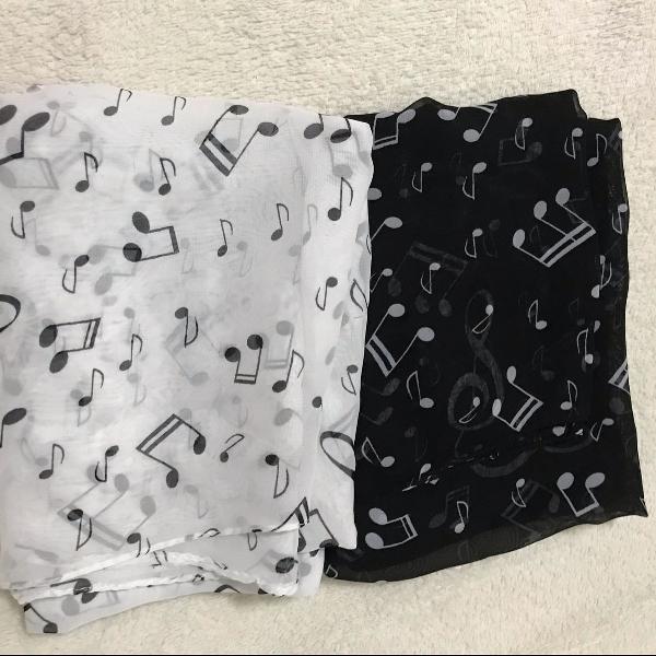 2 lenços com notas musicais