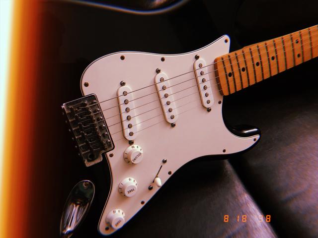 Guitarra Fender strato mim standard 