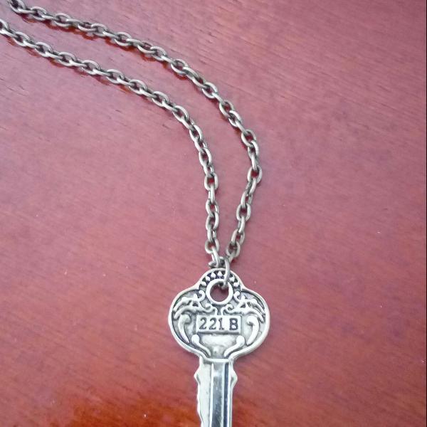 221B dourado