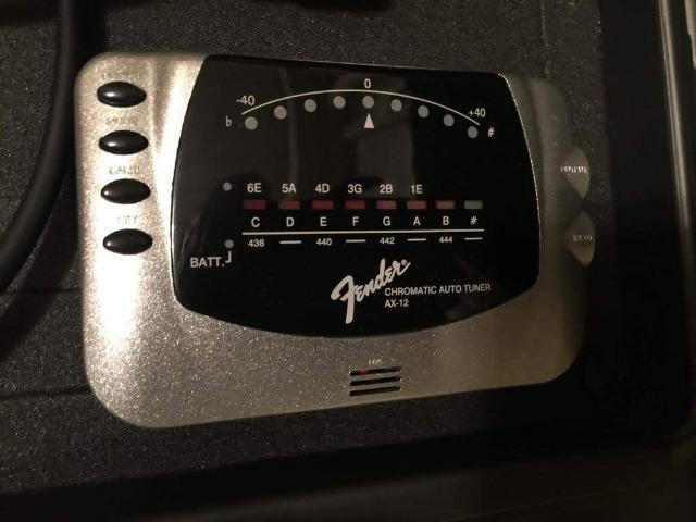 Afinador Chromatic Auto Tuner AX-12 da Fender
