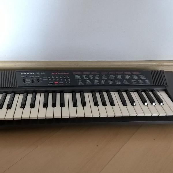 TECLADO CASIO CTK-200 + CAPA