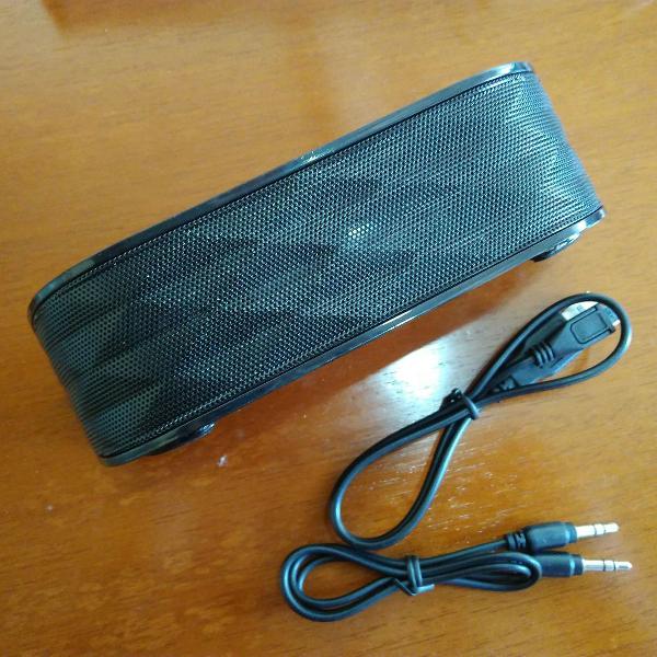 caixa de som bluetooth preta