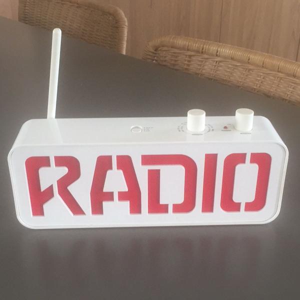 caixa de som e rádio