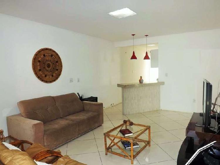 Casa de Condomínio com 3 Quartos à Venda, 140 m² por R$