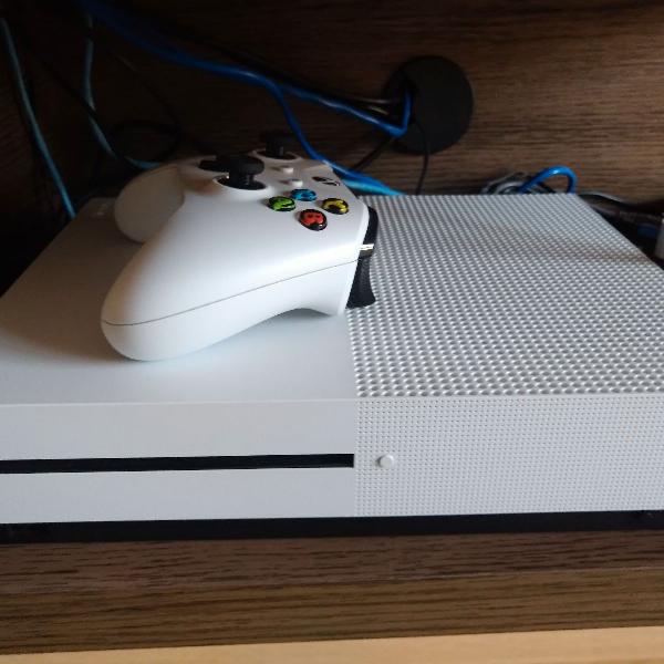 Xbox One S, com dois jogos Forza Horizon 4 e Lego city