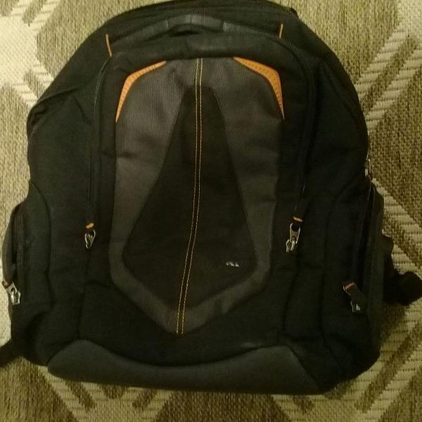 mochila da marca dell para notebook preta e laranja 15"