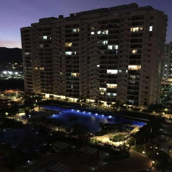 Apartamento com 2 Quartos à Venda, 70 m² por R$ 470.000