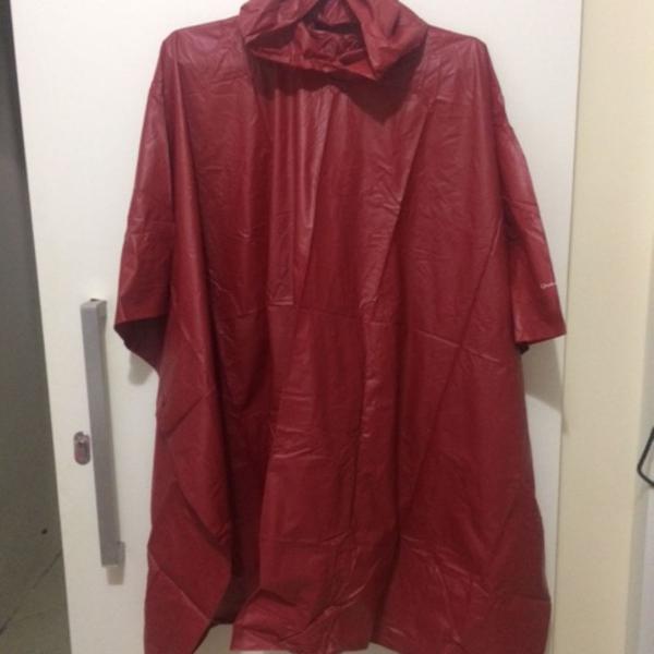 Capa de chuva tipo poncho em PVC