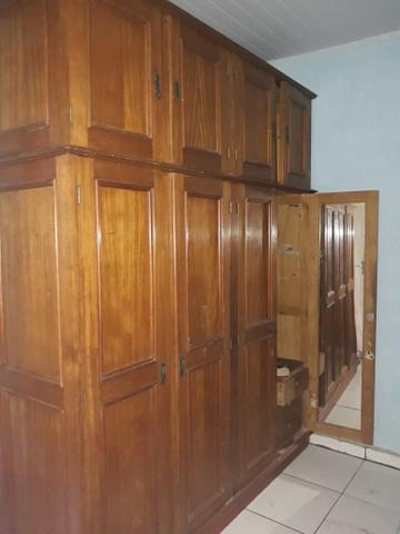 Guarda roupa de madeira
