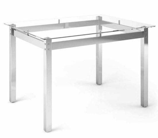 Mesa e cadeiras inox