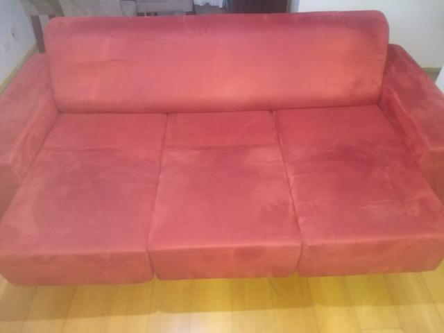 Vendo lindo sofá 3 lugares na cor Vermelha!
