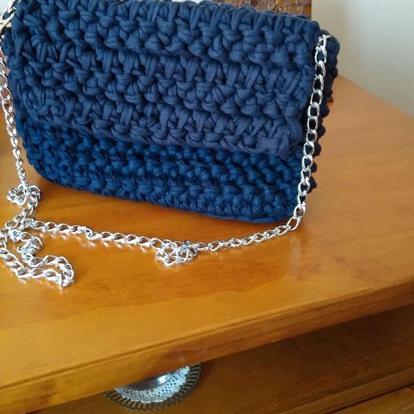 bolsa azul feita em crochet fio de malha lindissima