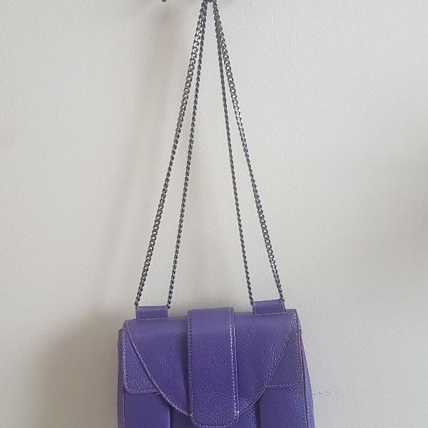 bolsa de couro violeta