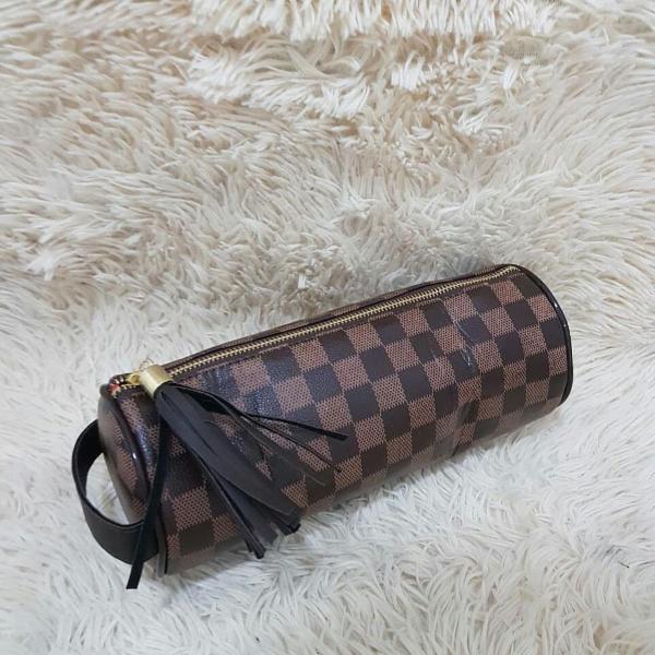 bolsinha estojo louis vuitton