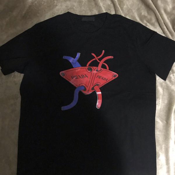 camiseta prada