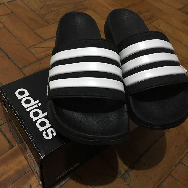 chinelo adidas