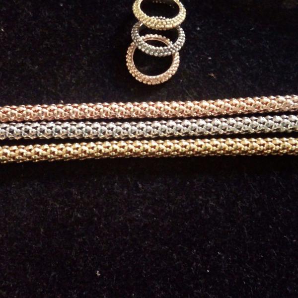 kit com maravilhosa. pulseira c tres tonalidades. folheadas