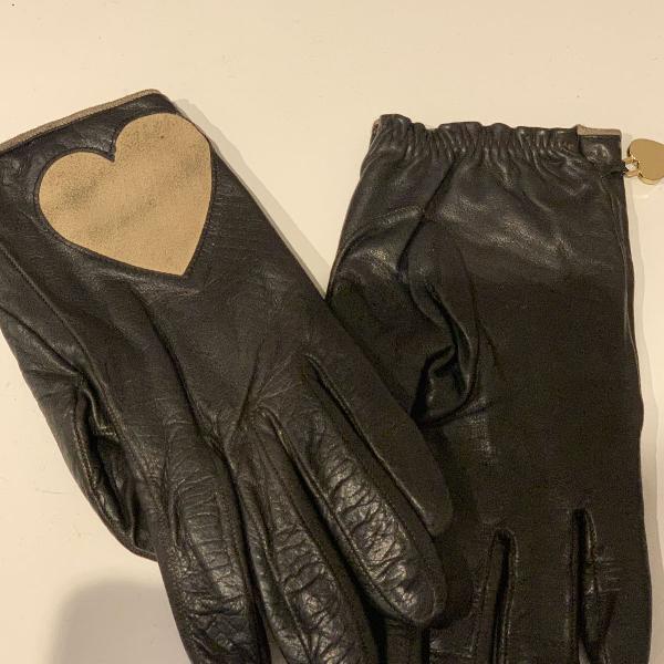 luvas femininas de couro marrom moschino