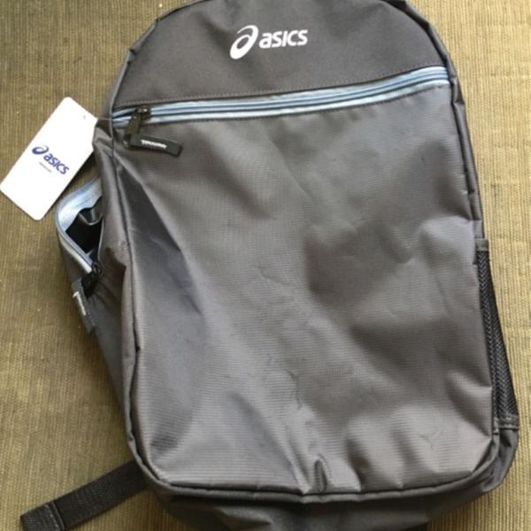 mochila asics nova com etiqueta