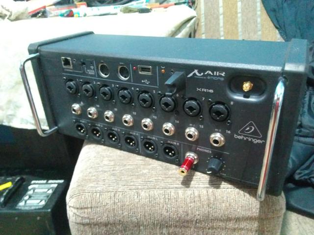 Mesa de som Behringer x Air 16