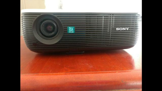 Projetor Sony com bolsa e cabo