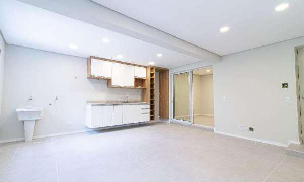 Apartamento com 2 Quartos para Alugar, 70 m² por R$