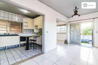 Casa com 2 quartos para alugar no bairro Cristal, 140m²