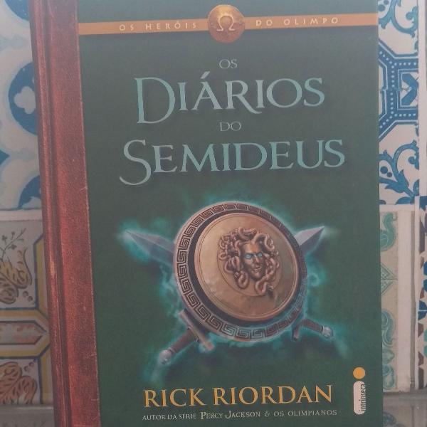 Livro : Os diários do semideuses -Rick Riordan