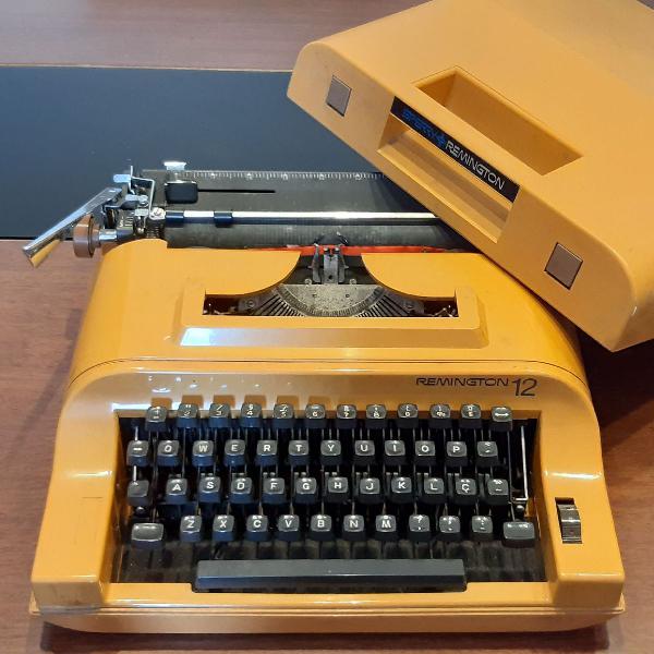Maquina de escrever portátil "vintage" da Sperry Remington,