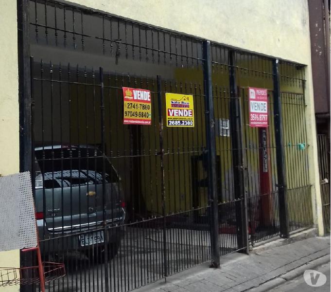 Vende se casa quase de esquina com a Pires d Rio