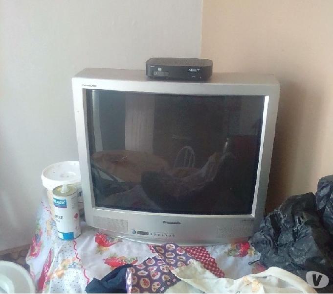 Vendo duas TVs de tubo uma de 14 polegadas outra de 29 poleg