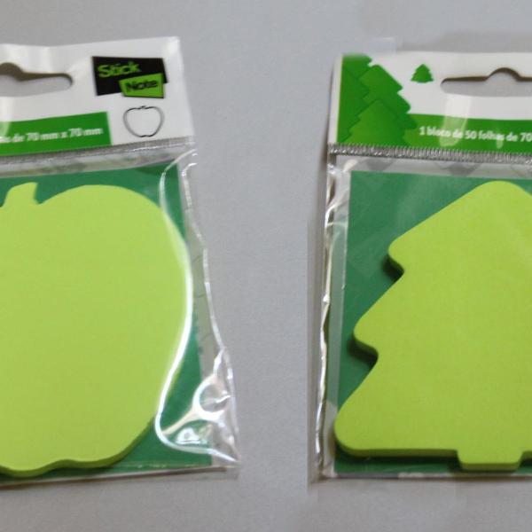 bloquinhos adesivos verdes com formatos