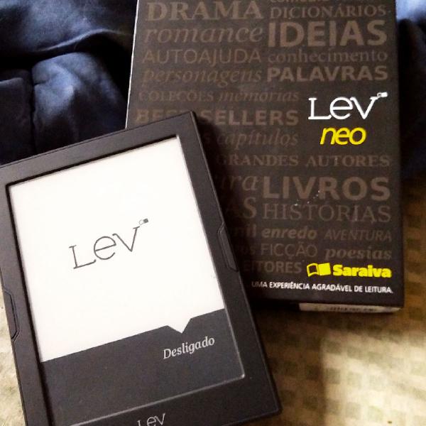 leitor digital e-reader Lev da Saraiva com luz