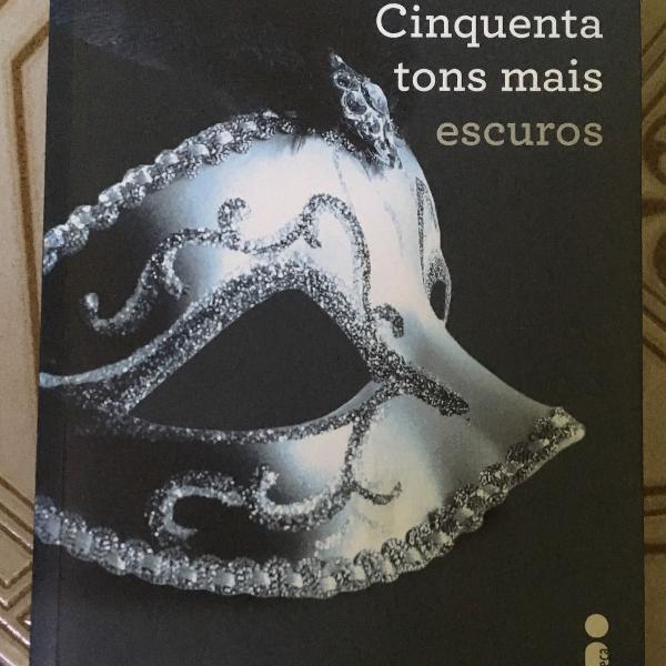 livro cinquenta tons mais escuros