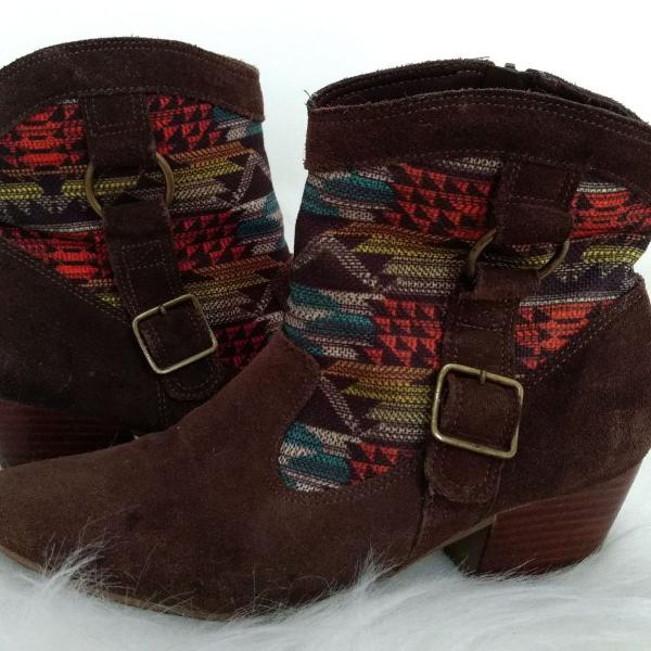 Bota Estilo Country com Tecido