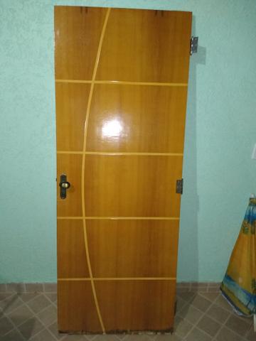 Portas em madeira usada