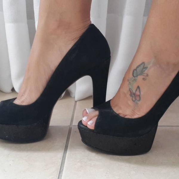 SCHUTZ PEEP TOE PRETO COM BRILHO