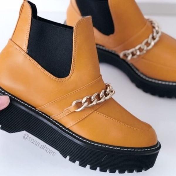 bota amarelo mostarda