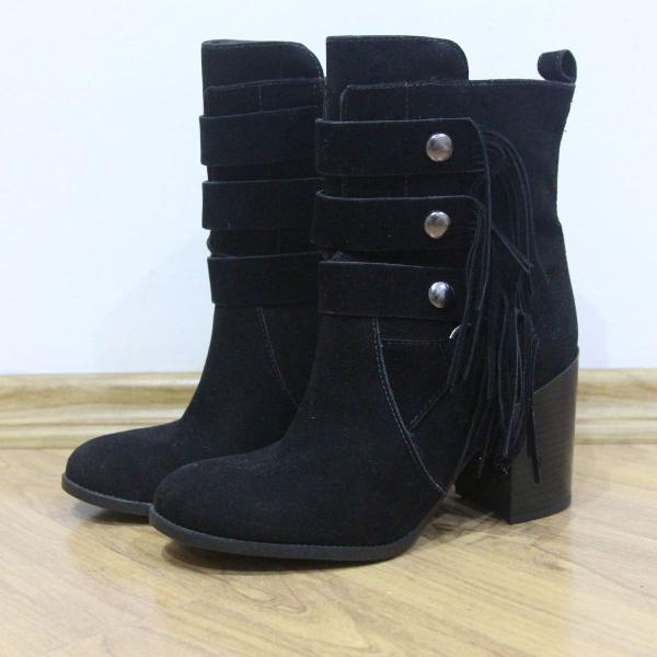 bota com franjas