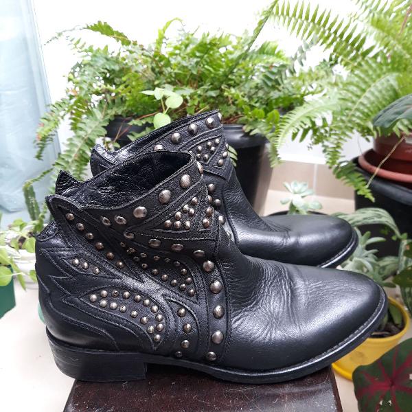 bota tachas couro