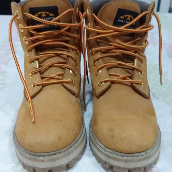 bota yellow boot bull terrier