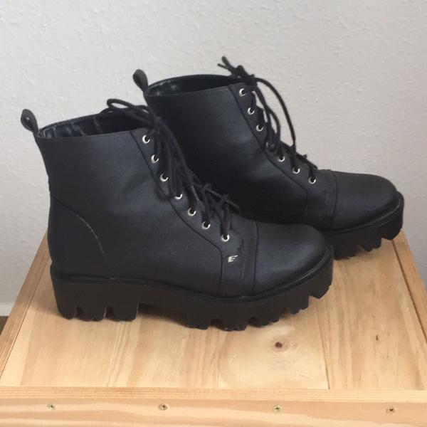 coturno bota preta ellus