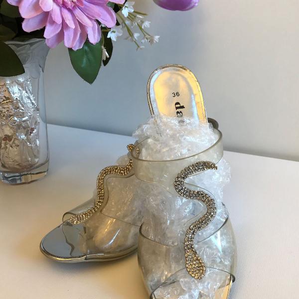 sandália com strass