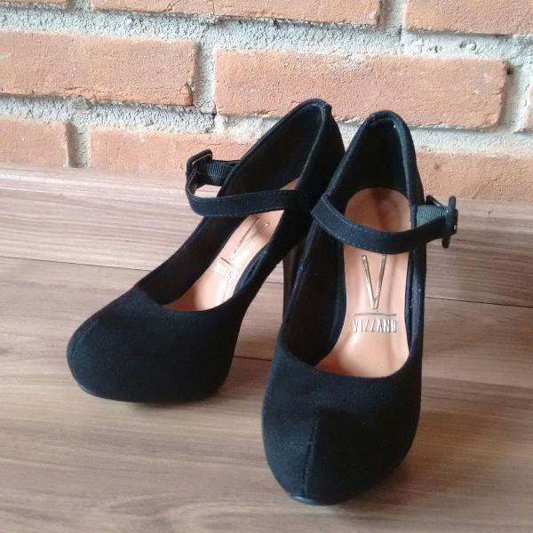 sapato de salto alto preto