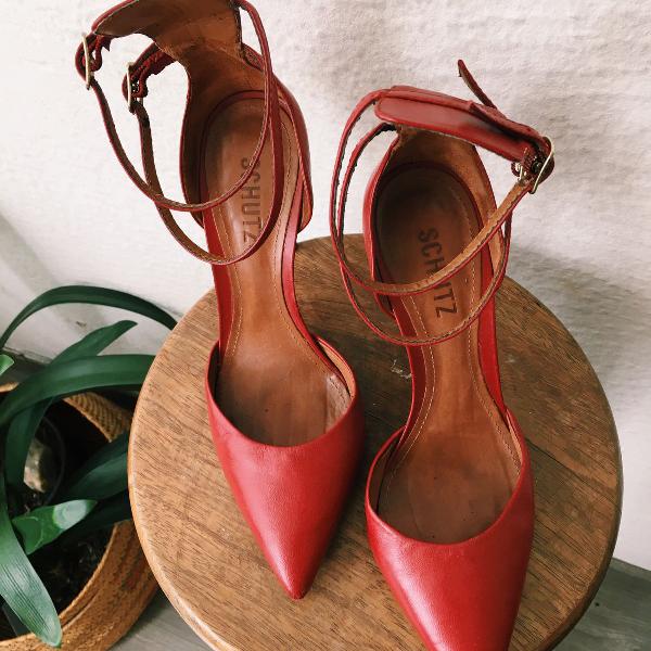 scarpin red schutz